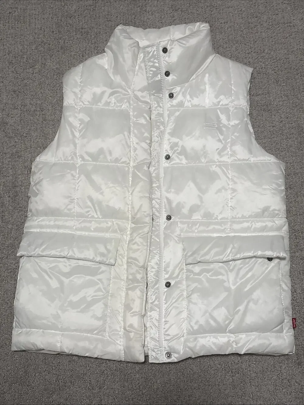 Levi’s Women's Sporty Box Quilted Puffer Vest in white Size XS See Photos